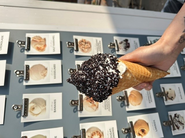 Softice i vaffel med swirl